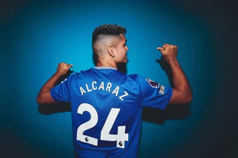 Flamengo fecha venda de Alcaraz para o Everton