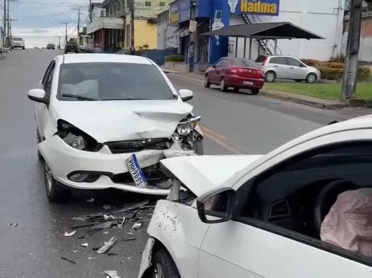 Colisão entre dois veículos deixa uma pessoa ferida no bairro Cidade Nova, em Manaus