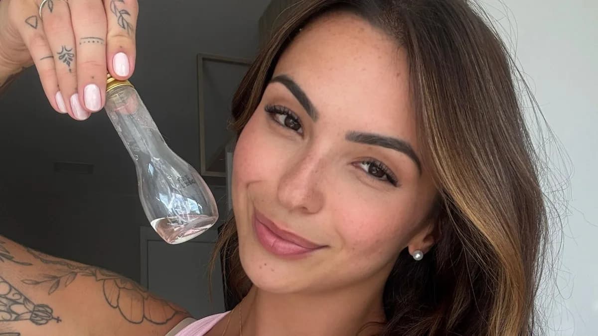 Influenciadora do Privacy lucra alto ao vender frascos com seu suor por R$1.500