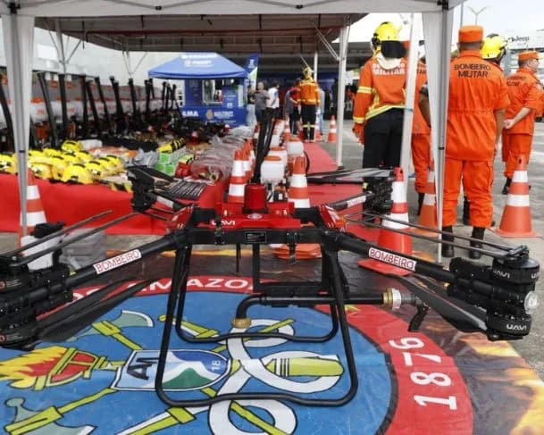 Bombeiros recebem primeiro drone para combate a incêndios no Amazonas