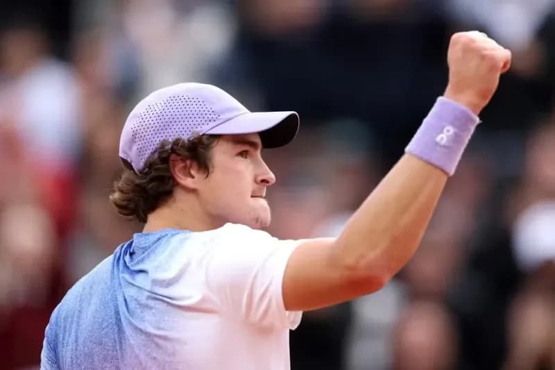 João Fonseca vence top 30 do mundo e se classifica para a 2ª fase em Roland Garros