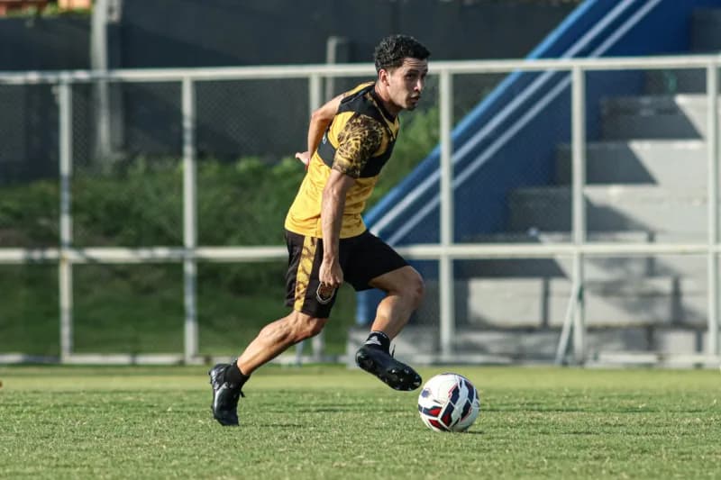 Amazonas anuncia meia-atacante argentino para a Série B