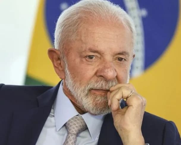Lula discute apoio ao CPMI do INSS com ministros e líderes do governo