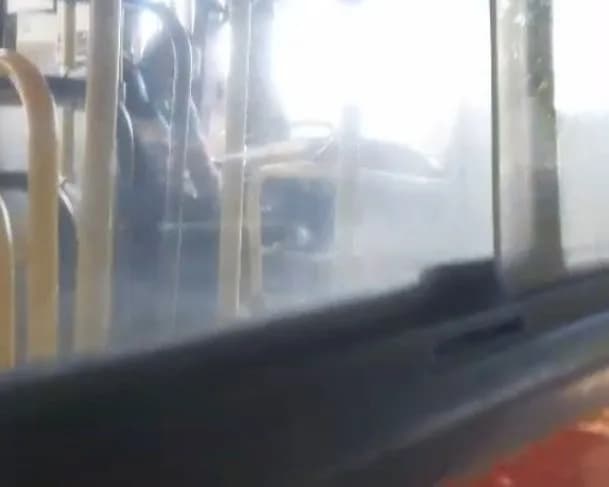 VÍDEO: motorista de ônibus é filmado se masturbando dentro de coletivo