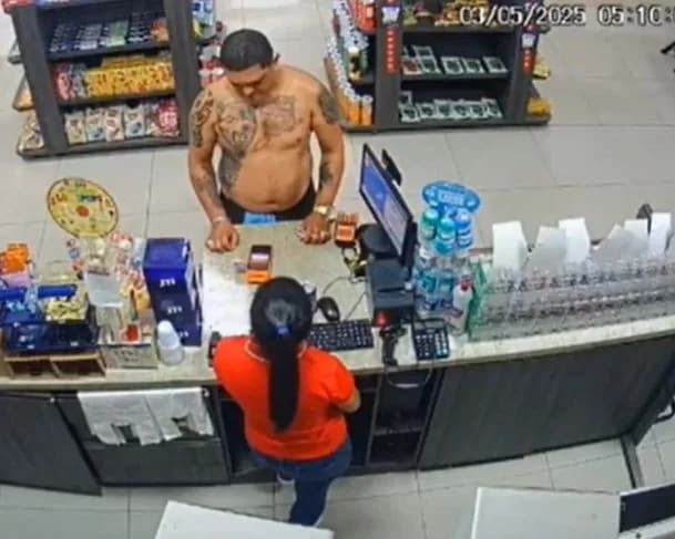 Vídeo: homem atira cerveja na cara de funcionária e acaba apanhando dentro de loja em Manaus