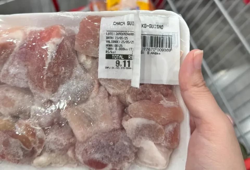 Fiscalização do Procon-AM flagra venda de alimentos vencidos com datas adulteradas em supermercado de Manaus