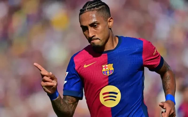 Barcelona renova com Raphinha até a temporada 2028