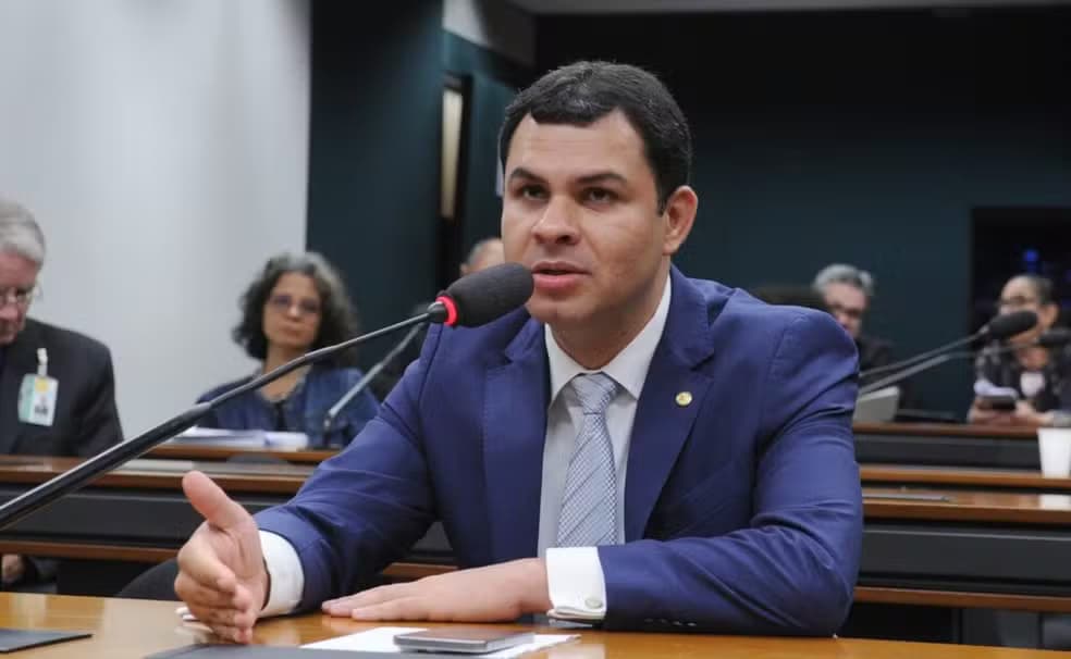 “Na mão do destino”: Saullo Vianna mira em partidos de aliados para migrar em 2026