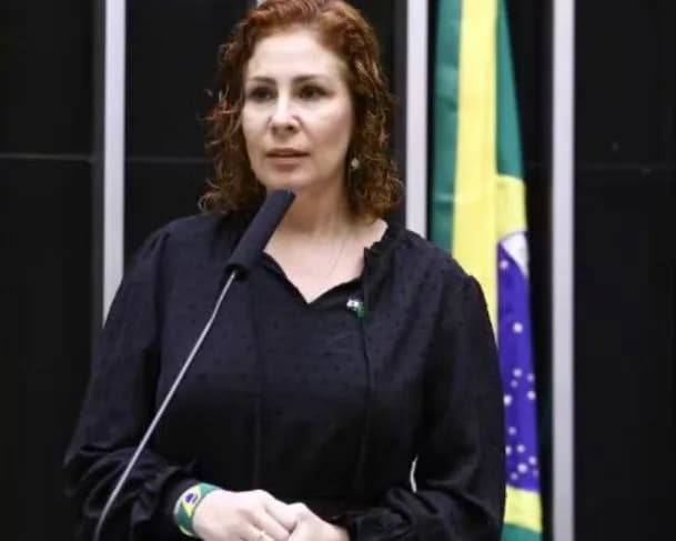 “É tão ridículo que seria burrice”, dispara Carla Zambelli sobre condenação no STF