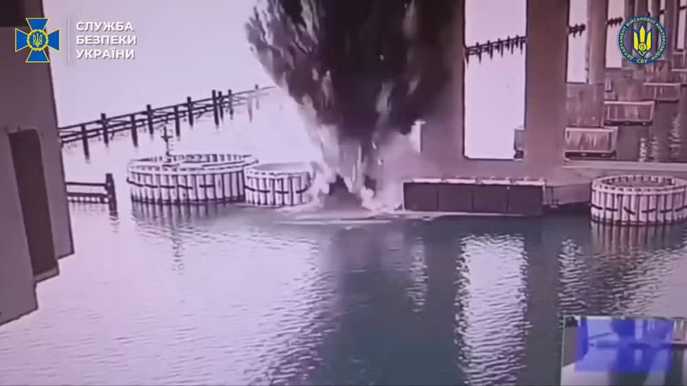 VÍDEO: Ucrânia explode ponte que liga Rússia à península da Crimeia