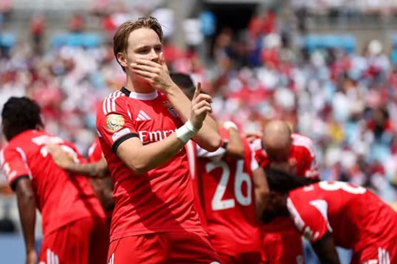 Benfica vence o Bayern e pega o Flamengo nas oitavas de final