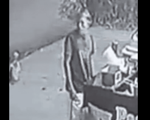 VÍDEO: Suspeito de roubar pastelaria é procurado pela polícia em Manaus