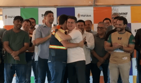 “Enquanto os contra estão falando, Deus está abençoando”, dispara Renato Jr em palanque com David Almeida