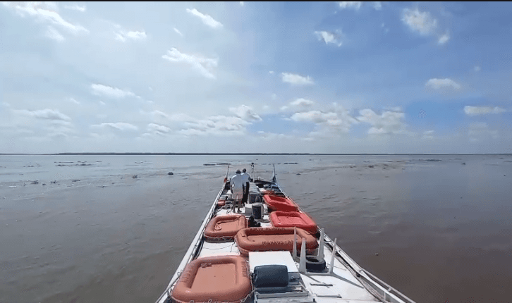 Passageiros ficam à deriva após lancha ‘pregar’ a caminho do Festival de Parintins