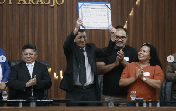 Sassá da Construção Civil recebe Título de Cidadão do Amazonas na Aleam
