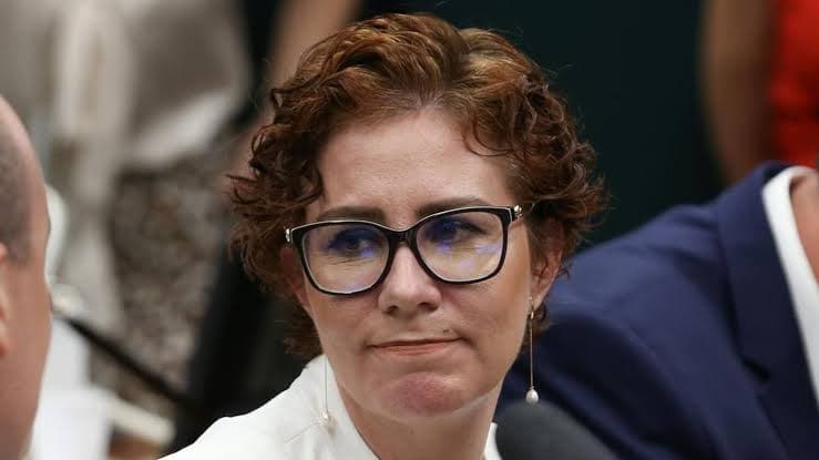 Justiça da Itália mantém prisão de Carla Zambelli em Roma