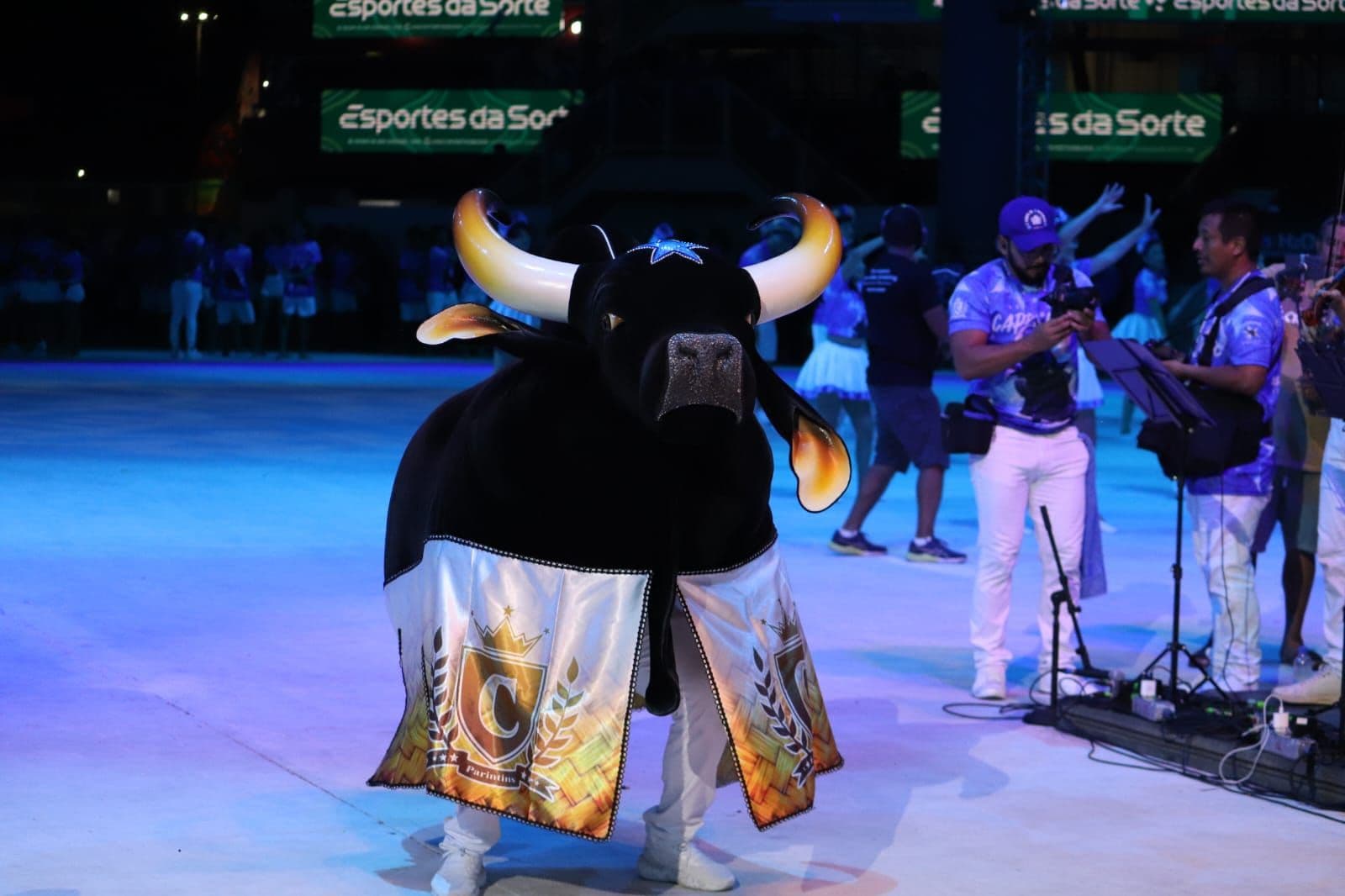 Parintins 2025: Caprichoso emociona torcedores em último ensaio técnico no Bumbódromo