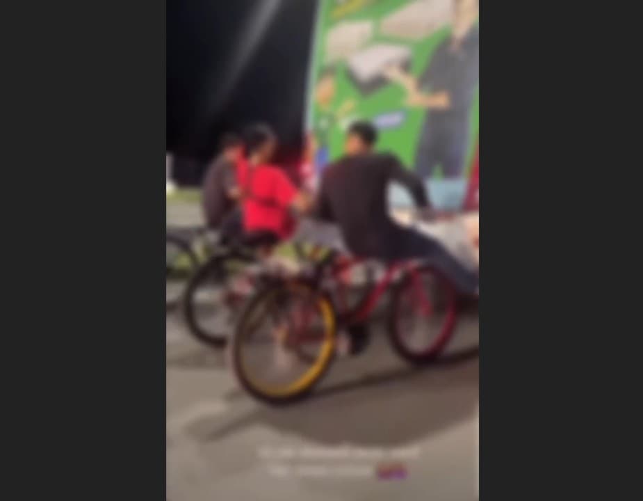 VÍDEO: Jovens arriscam a vida ao se pendurar na traseira de ônibus em Manaus