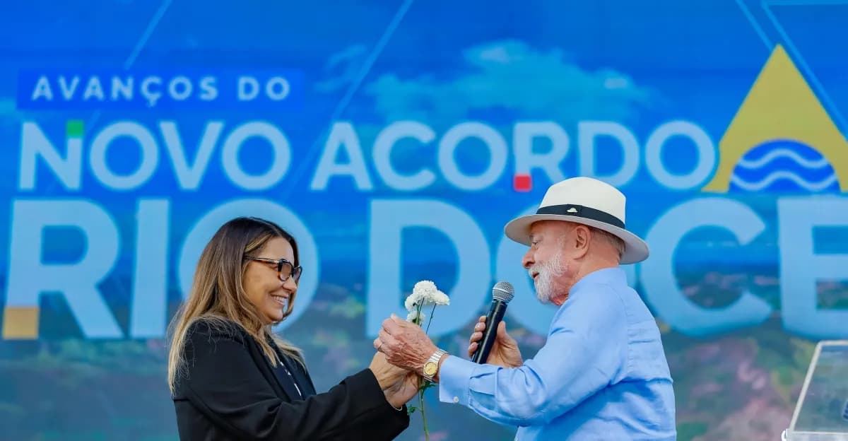 No Dia dos Namorados, Lula dá flor a Janja e brinca: “É singela, estou sem dinheiro”