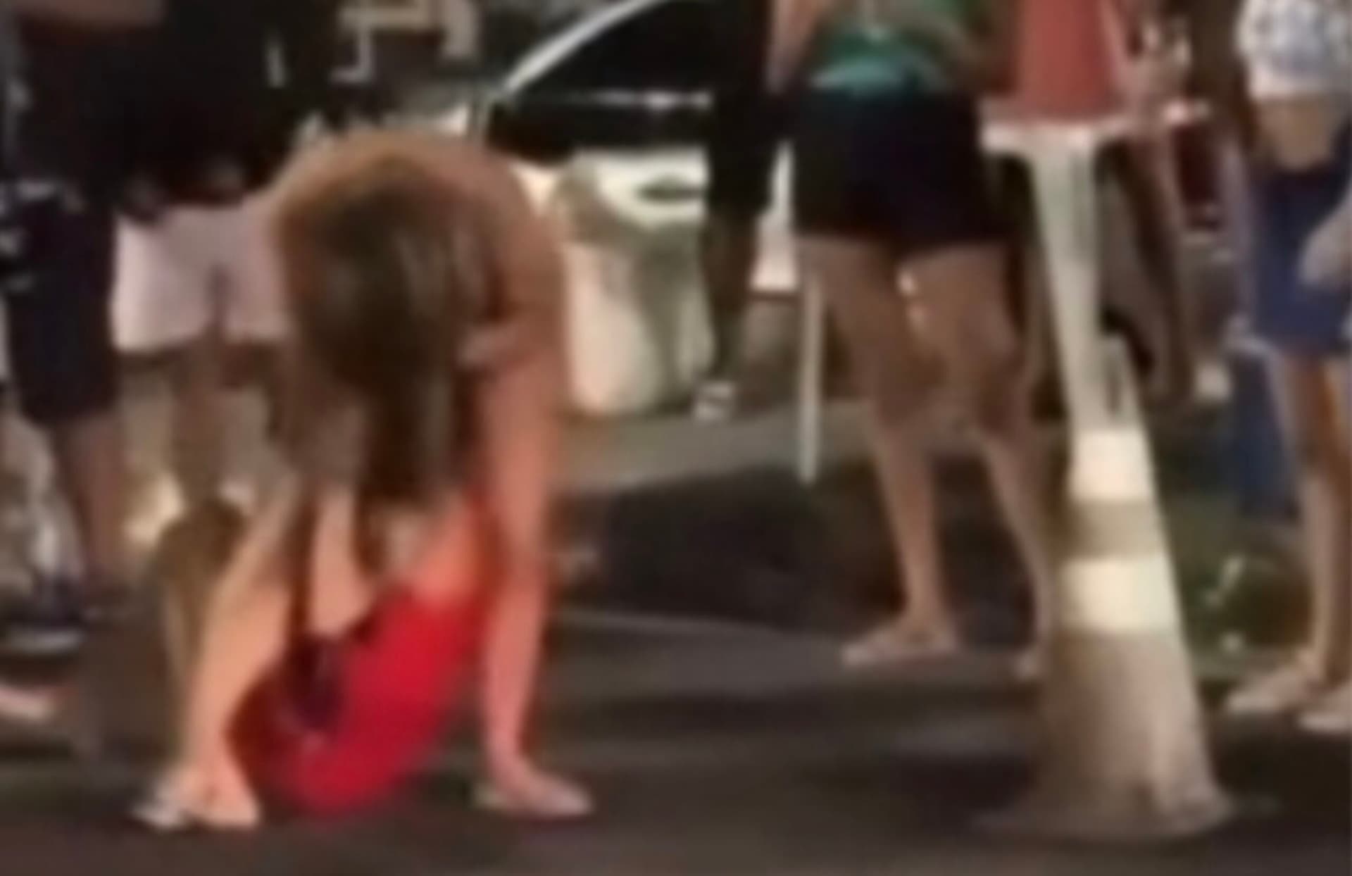 VÍDEO: Confusão em adega da zona norte de Manaus termina em briga entre mulheres