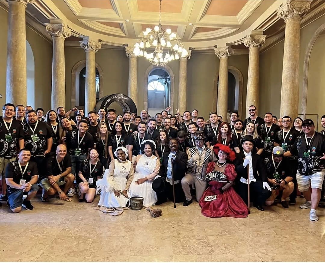 Visita teatralizada leva público à Manaus da Belle Époque no Teatro Amazonas