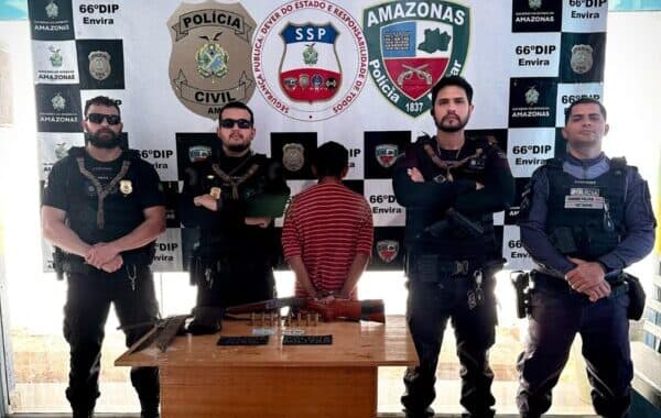 Homem é preso suspeito de manter esposa presa em barco, estuprar e engravidar enteada no Amazonas