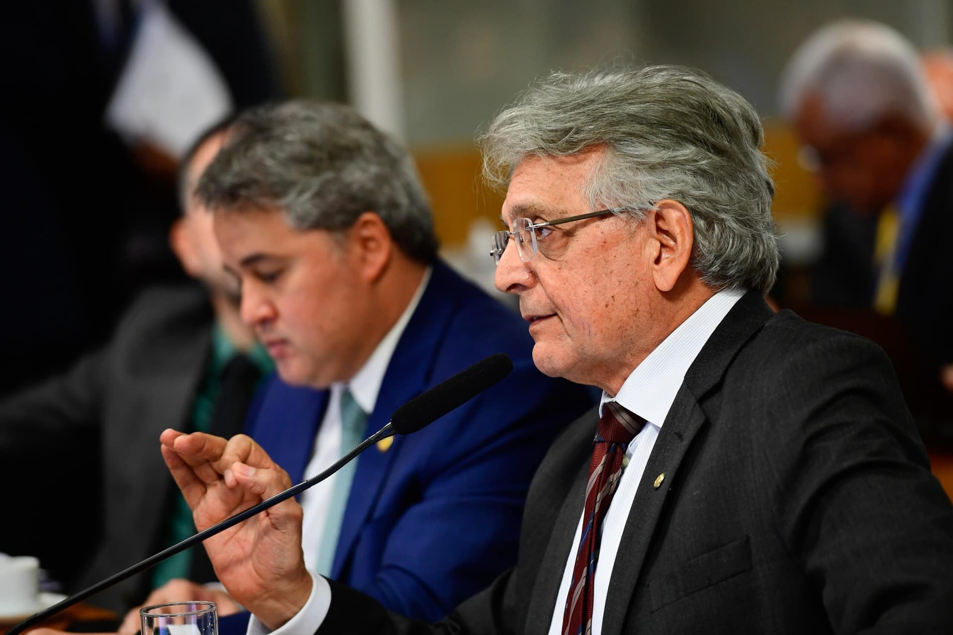 Em requerimento, Pauderney quer que AGU esclareça suspensão de processos de vítimas do INSS