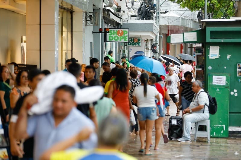Governo do Amazonas paga primeira parcela do 13º salário aos servidores e vai injetar R$ 1,5 bilhão na economia do estado