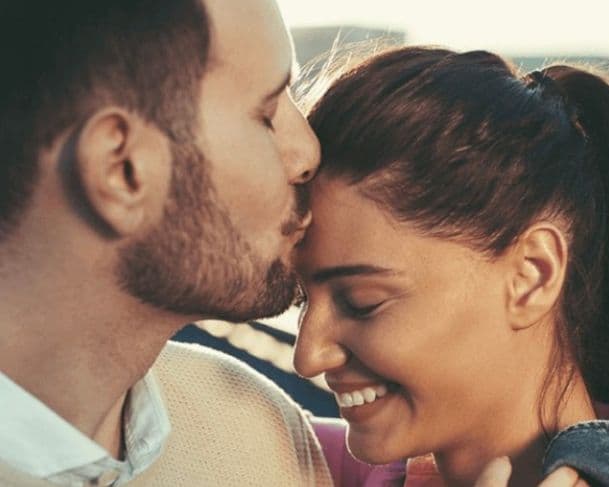 Empresa lança app de namoro voltado para o público cristão