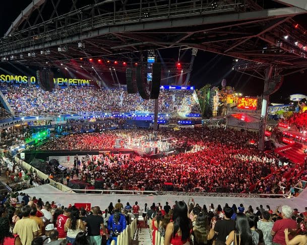 Festa dos Visitantes lota Bumbódromo de Parintins; veja fotos