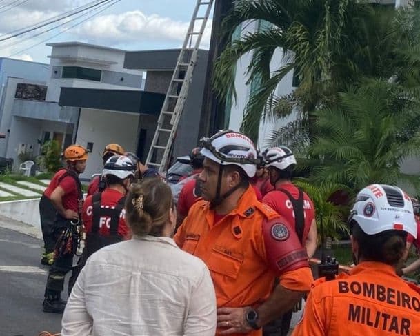 Imagem forte: Eletricista morre após levar choque em poste enquanto fazia um “gato” no Tarumã