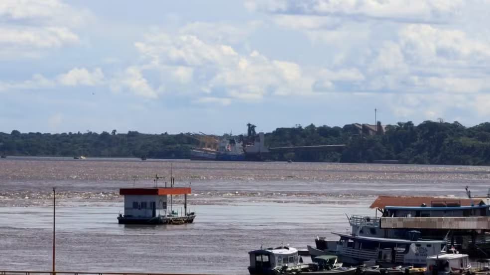 Colisão entre lancha e balsa no Rio Amazonas resulta em duas mortes e deixa três feridos