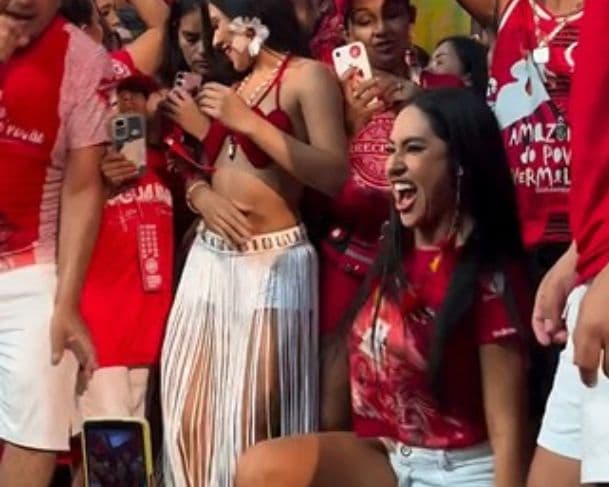 Isabelle Nogueira comemora título do Boi Garantido em Parintins