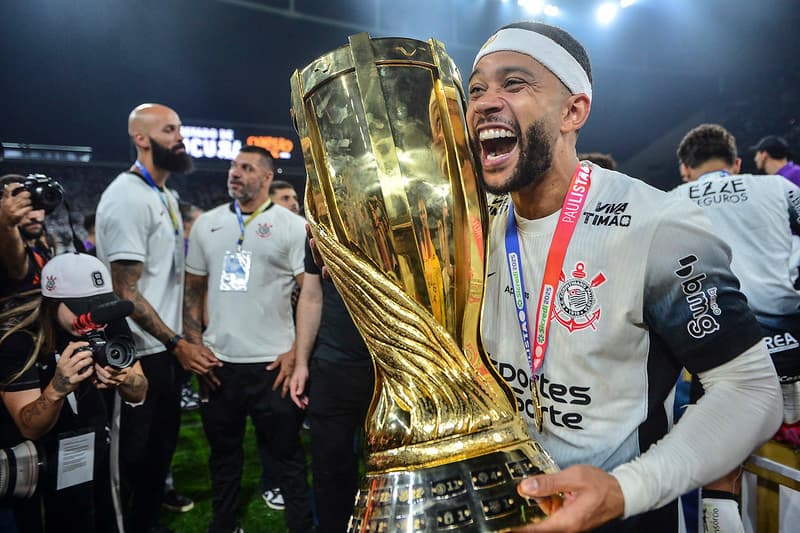 Memphis cobra dívida milionária e pressiona o Corinthians