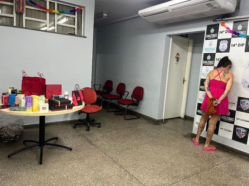 Mulher é presa por aplicar golpe de R$ 2,8 mil contra vendedoras em Manaus