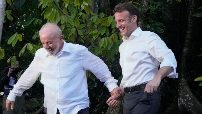 Embaixada da França publica foto de Lula e Macron em homenagem ao Dia dos Namorados