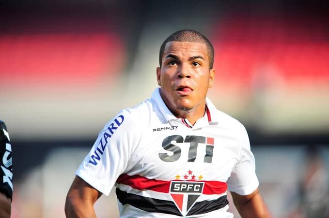 Thiago Carleto, ex-Santos e São Paulo, é detido por não pagar pensão alimentícia