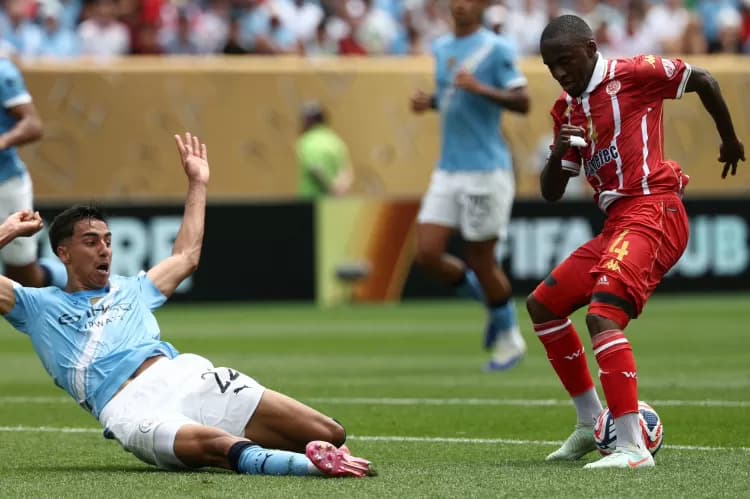 Mundial de Clubes: com ex-Palmeiras de titular, Manchester City vence com facilidade time do Marrocos