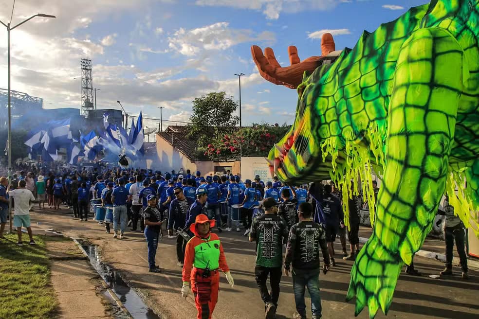 Caprichoso inicia translado das alegorias para 58º Festival de Parintins nesta segunda-feira