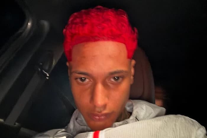 Na prisão, Oruam é obrigado a tirar tinta vermelha do cabelo: Veja foto