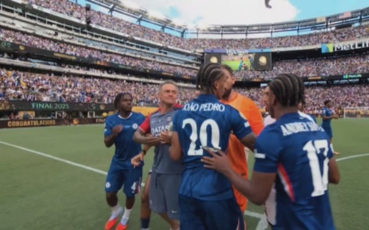 Final entre Chelsea e PSG acaba em confusão; técnico Luis Enrique acerta brasileiro João Pedro