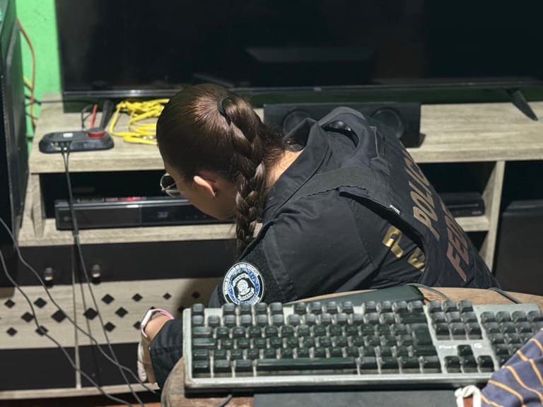 Homem é preso durante operação da PF suspeito de pornografia infantil em Manaus