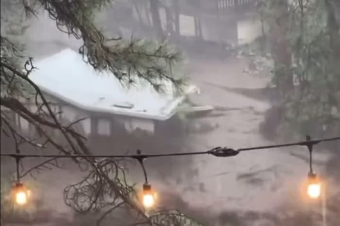 VÍDEO: Enchente nos EUA avança para o Novo México, arrasta casa e mata pelo menos 3 pessoas