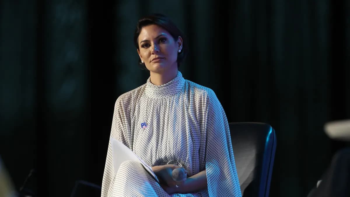 Cotada para o Senado, Michelle Bolsonaro transfere seu domicílio eleitoral para Brasília