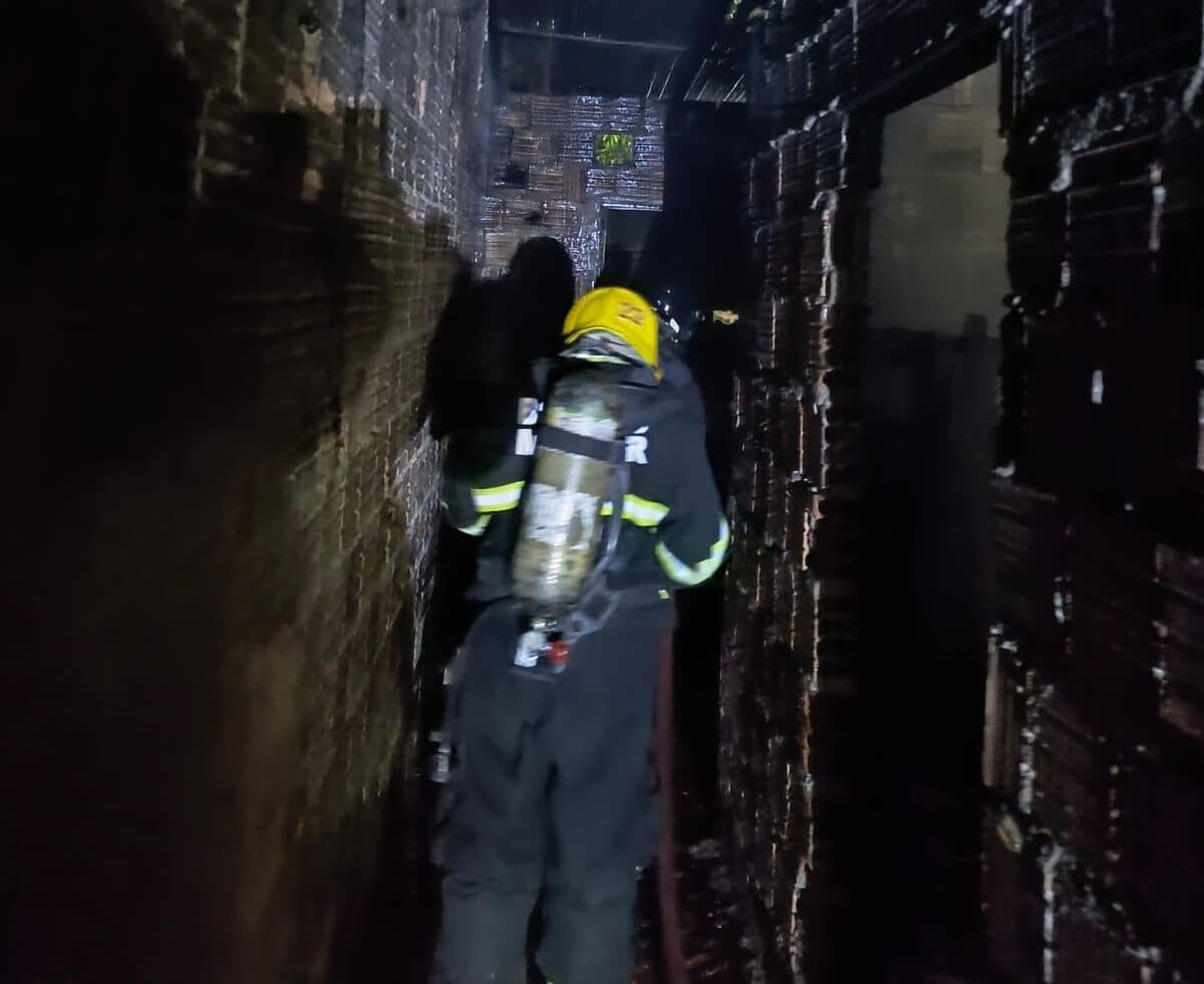 Ventilador superaquecido causou incêndio em casa em Manaus, dizem Bombeiros