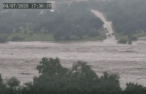 Vídeo mostra força de enchente que já deixou 68 mortos no Texas