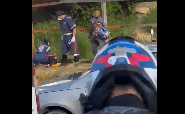 Acidente entre moto e carro causa congestionamento na Avenida das Torres, em Manaus; vídeo