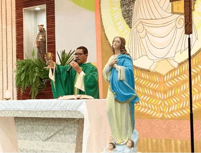 Padre Orlando Barbosa morre aos 55 anos em Manaus