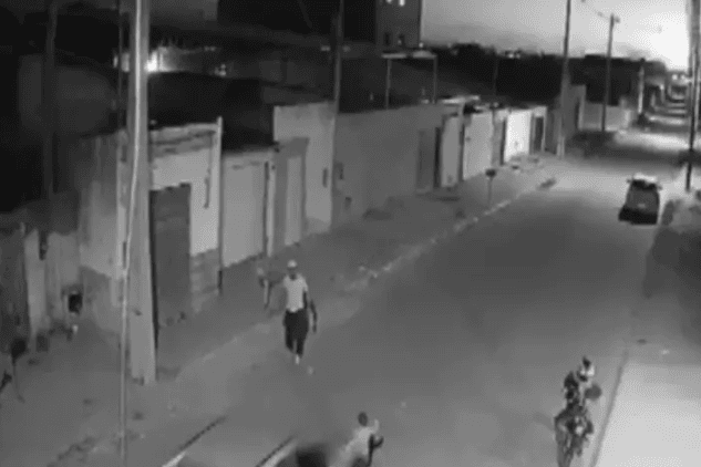 Bebê de um ano morre atropelado enquanto brincava na porta de casa na Bahia