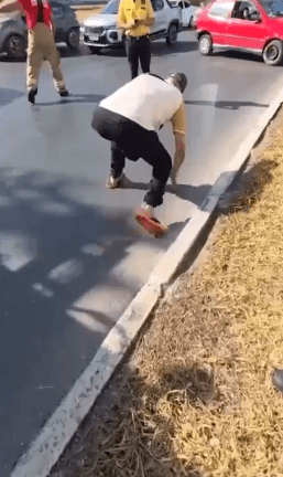 Motorista com tornozeleira é preso bêbado por atropelar motociclistas no DF